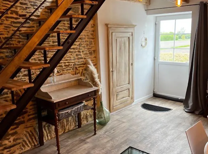 Domaine De La Cherel, Maison En Pierre