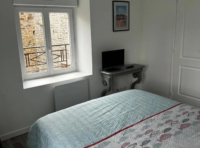 Domaine De La Cherel, Maison En Pierre 蓬托尔松