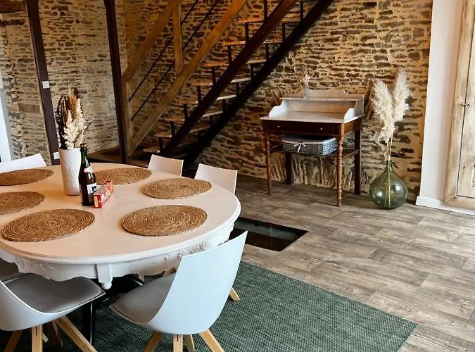 Holiday home Domaine De La Cherel, Maison En Pierre Pontorson